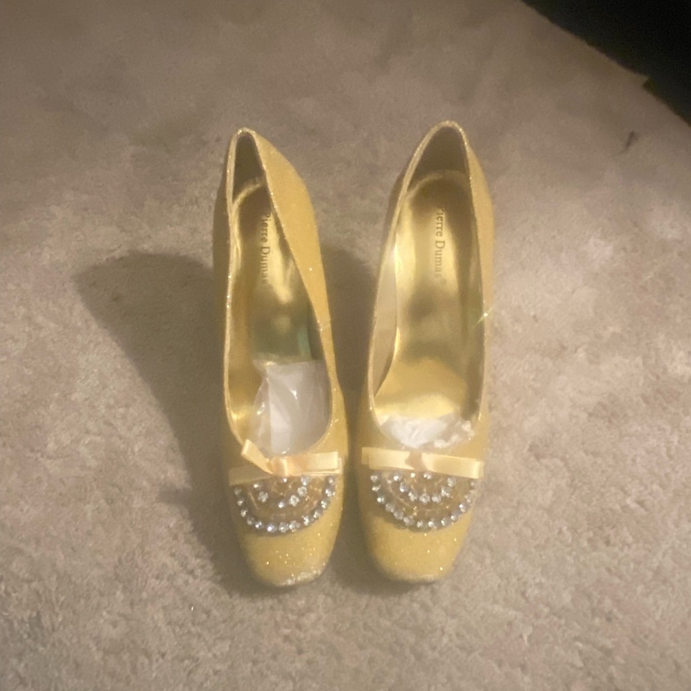 Mustard yellow pumps